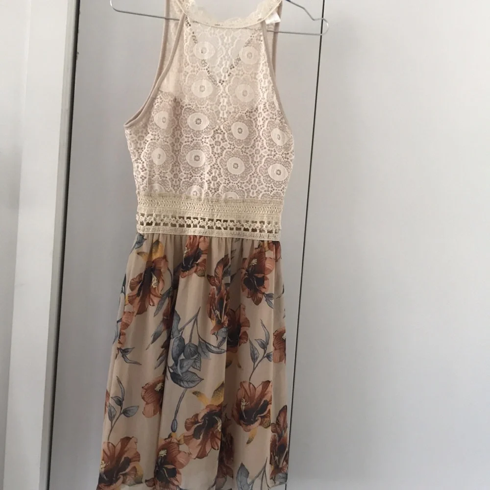 Lace floral dress size medium - Picture 2 of 10
